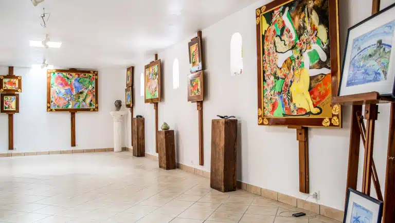 Garrick Yrondi Art Studio & Gallery